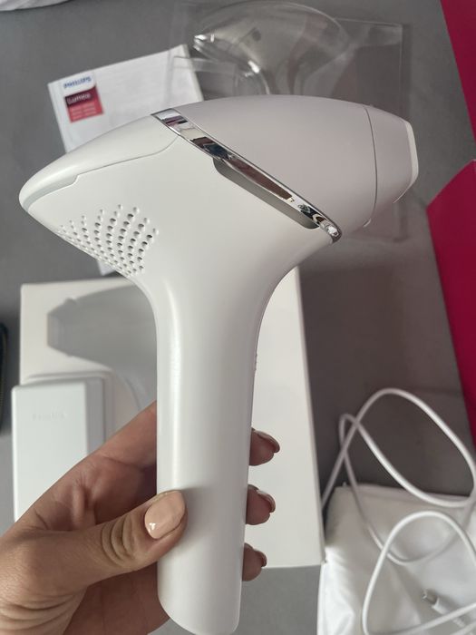 Philips Lumea IPL 8000 SenseIQ Фотоепилатор - Като Нов