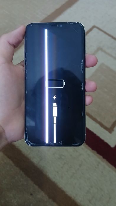 Продам IPhone X White