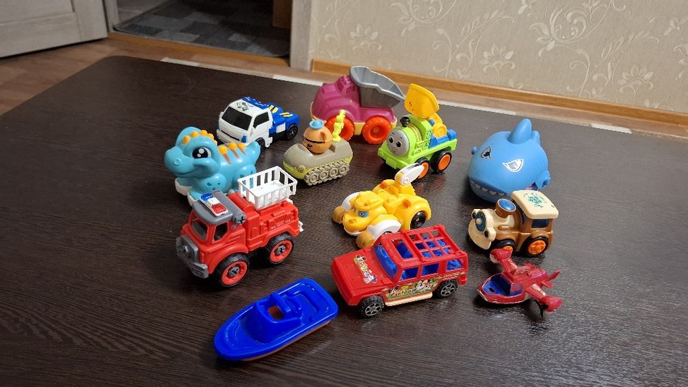 Продам игрушки для мальчика
