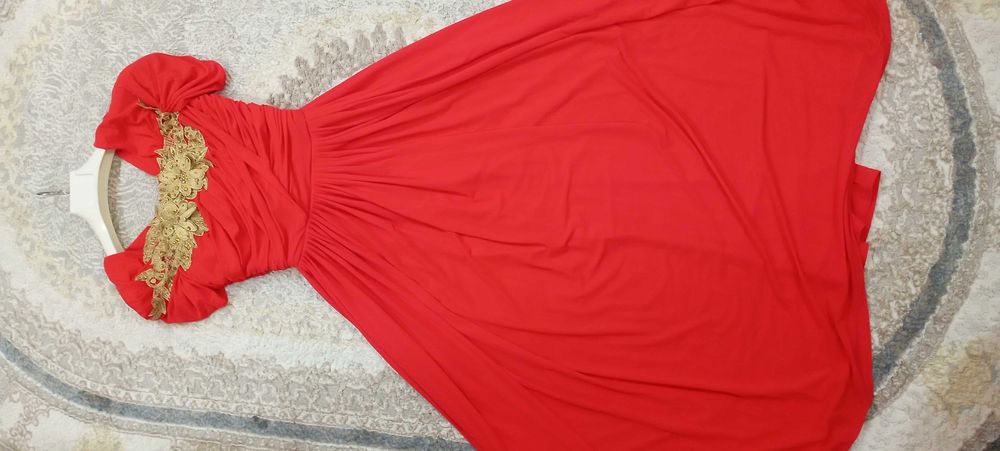 Вечернее платье из Америки колье в подарок