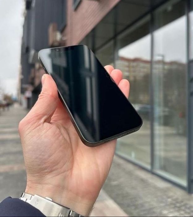 iphone 13 телефон почти новый