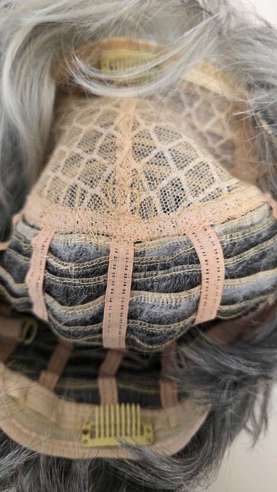 Perucă Haircube scurtă pixie gri argintiu – nouă cu etichetă