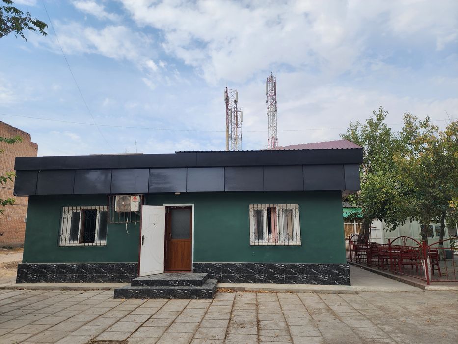 Noturar bino Sotiladi 5/2 kichik nohiya yo’l yuzida joylashgan