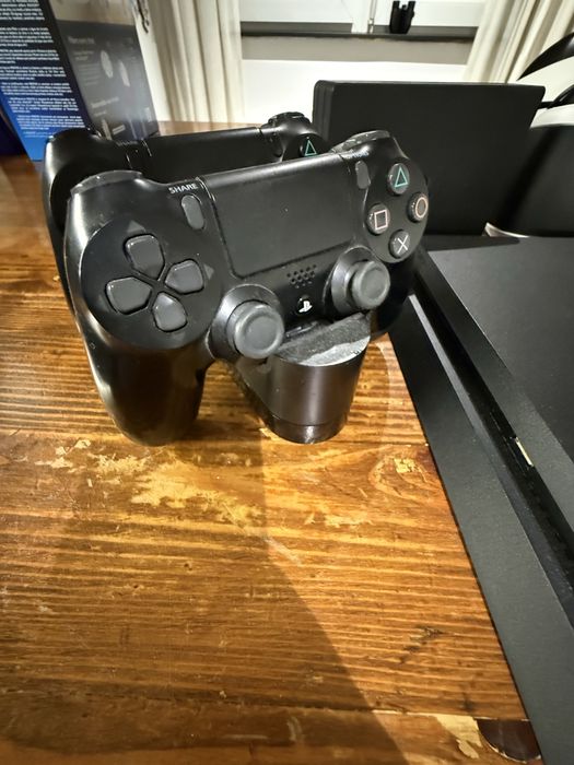 PS4 slim + PS VR + 2  DualShock controllers + camera