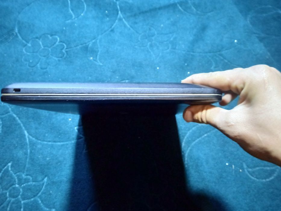 ASUS  noutbuk narmalniroq telefonga obmen asosan iphone 8+ DAN balandi