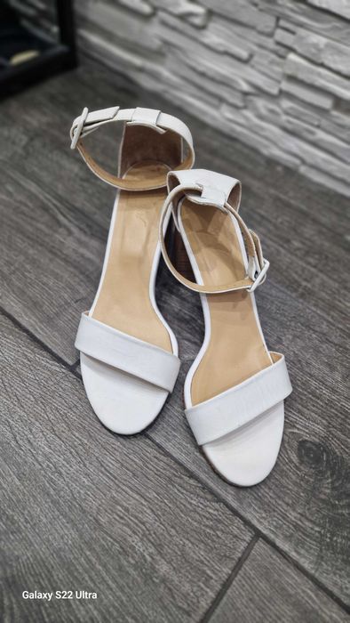 Официални обувки с ток от естествена кожа