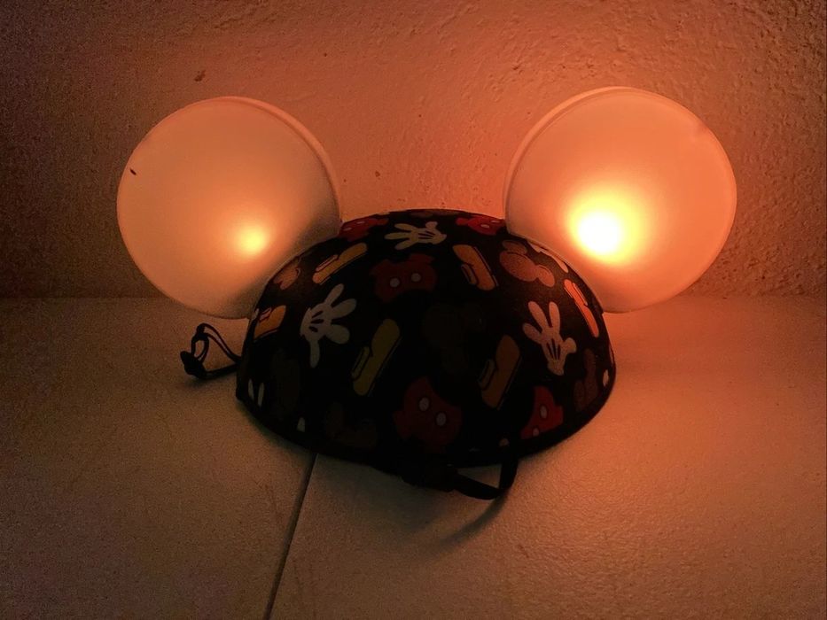 Фирменная Disney Mickey Mouse шапка,шляпа,ночник светящиеся ушки.
