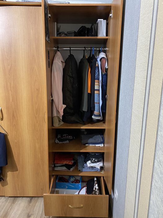 Небольшой шкаф для одежды