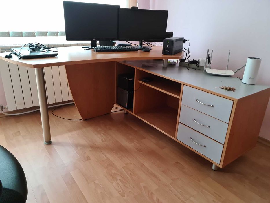 Офис обзавеждане