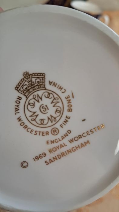 Колекционерски сервиз на Royal Worcester за 12 човека