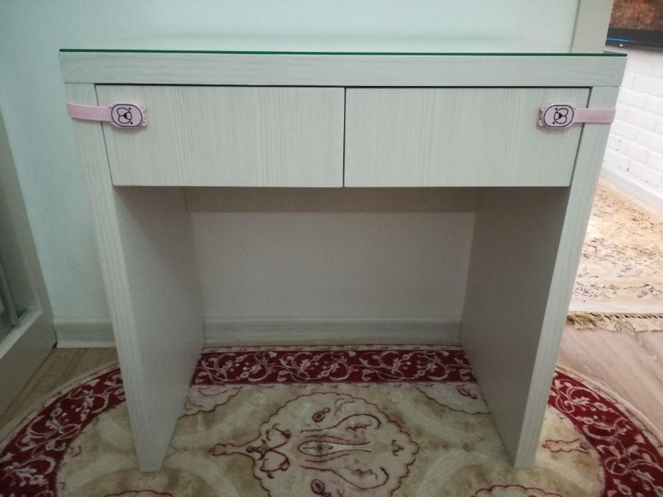 Продам туалетный столик