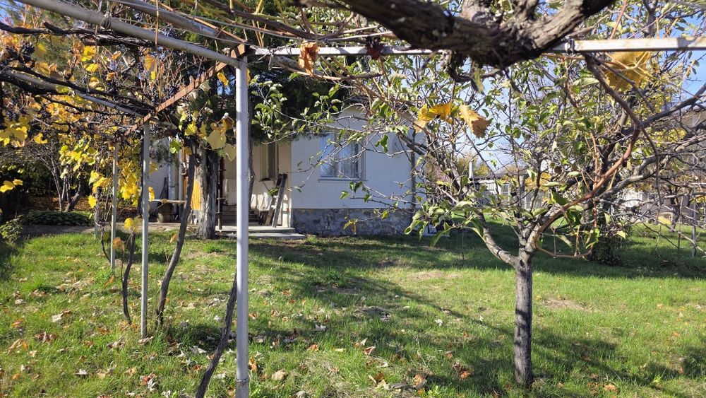 Продава се къща в центъра на село Чуковец, община Радомир