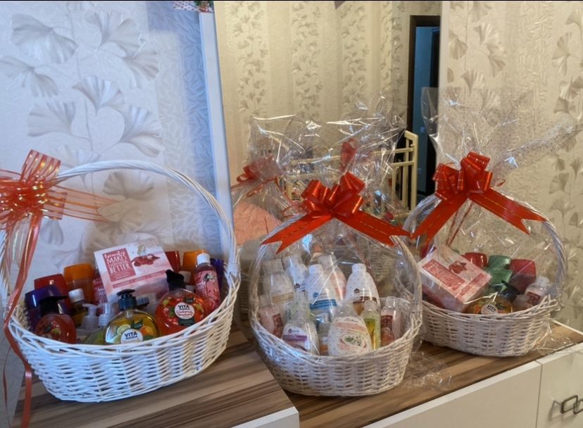 Қыздар абайсызда ерлердің моншасына кіріп кеткен.