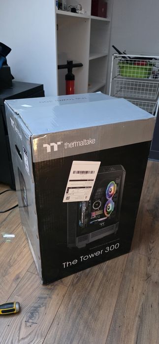 Carcasa Thermaltake Tower 300