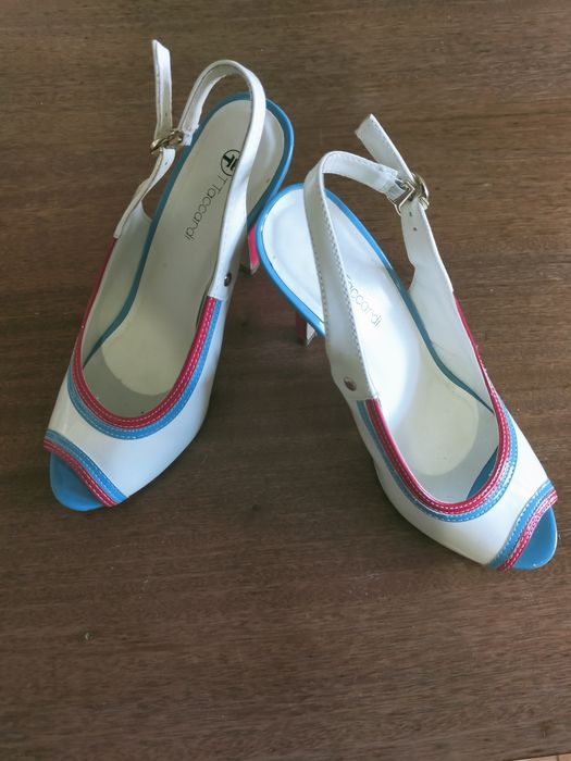 Продам туфли белые