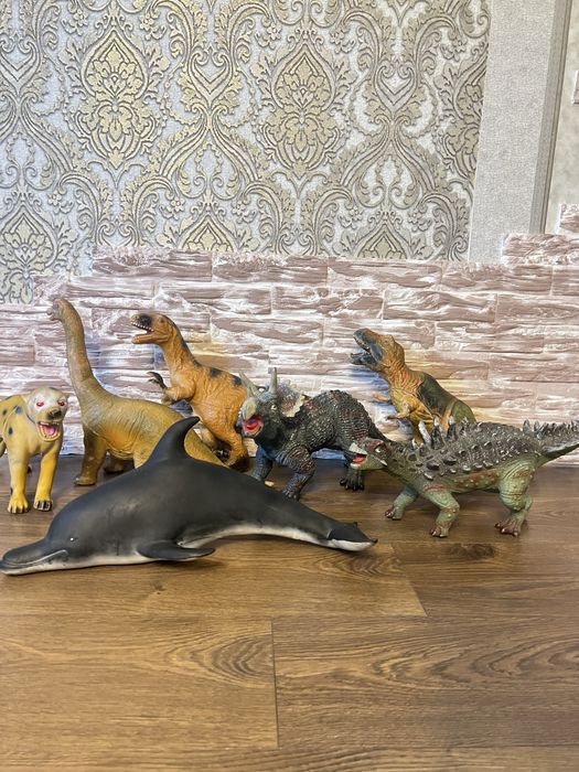 Продам игрушки динозавры