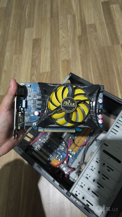 1) материнская плата ASRock 775 XFire-eSATA2
2) NVIDIA GeForce 9600GT