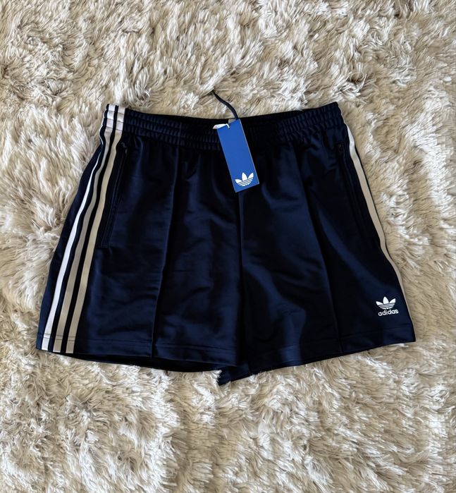 Къси панталонки Adidas, с етикет
