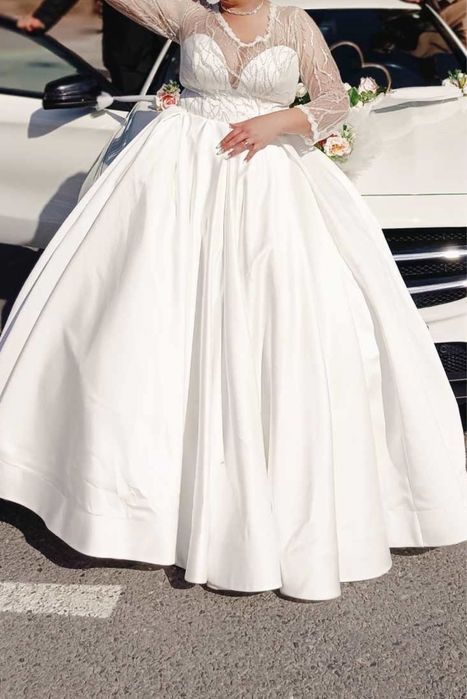 Vand rochie de mireasa!