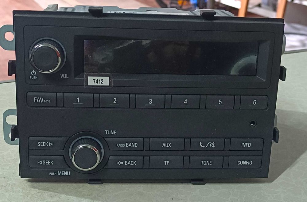 Продам штатную магнитолу