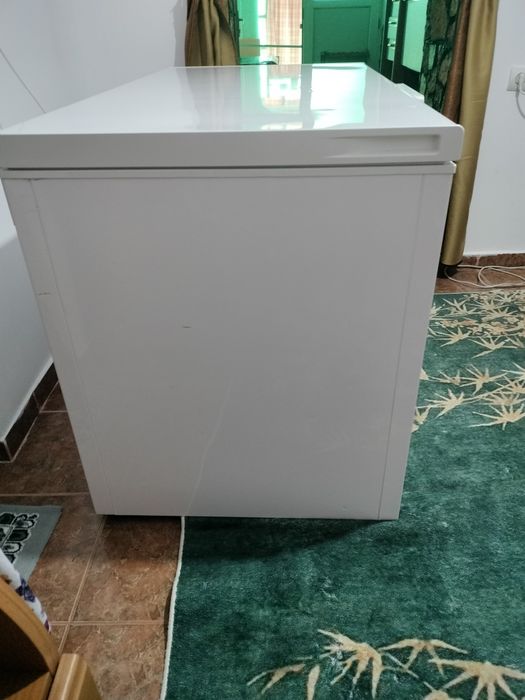 Vând Ladă Frigorifică Hisense, Capacitate 384L, Model FC499D4AW1.