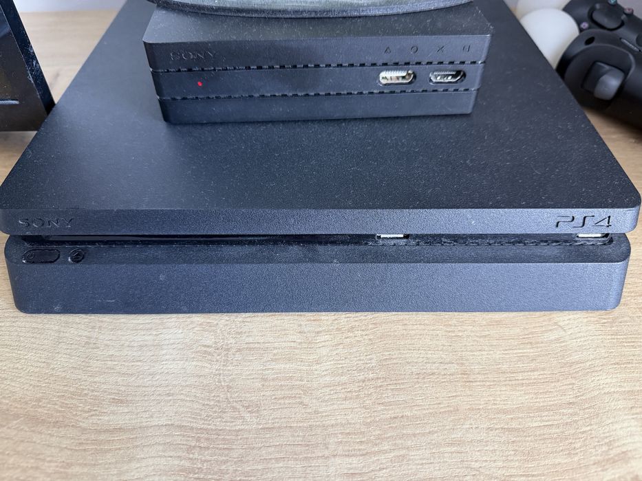Ps4 + 2x controller + VR + 2x controller move