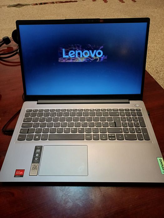 Lenovo  novitbuk