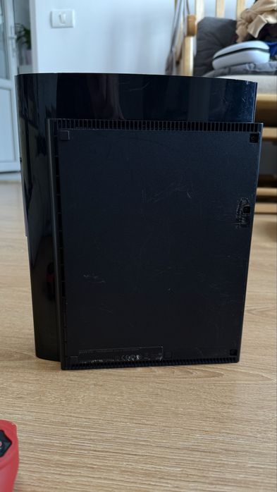 Playstation 3 (PS3) Super Slim, perfect functional! + 2 MANETE + Joc!