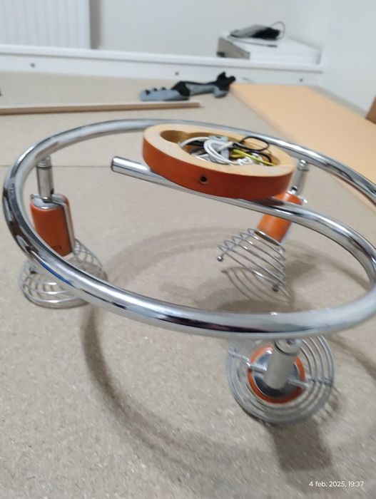 Lustra   cu brațe mobile