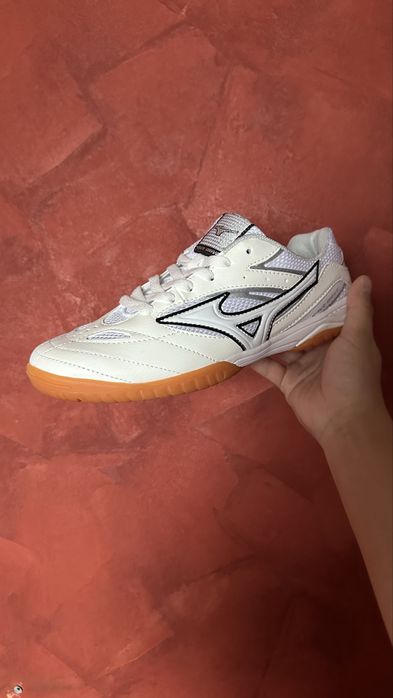 Продам новые Кроссовки