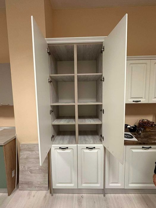 Vand dulap NOU la aproape jumatate din pretul lui de achizitie