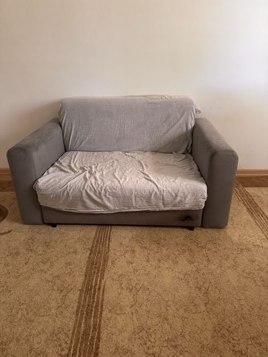 Продам маленький выдвижной диван