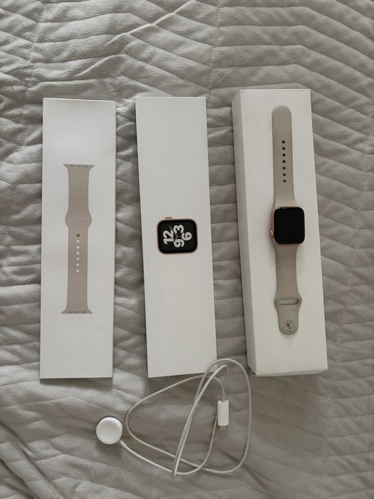 СРОЧНО ПРОДАМ Apple Watch SE 40мм