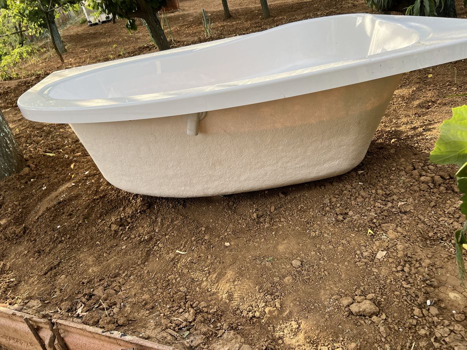 Vana ovala cu masca  1/1,5 m in stare foarte buna