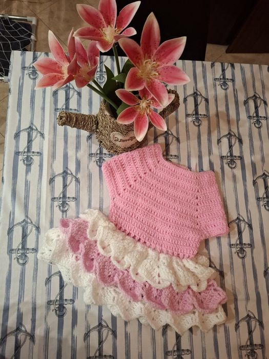 Ръчно плетена бебешка рокля