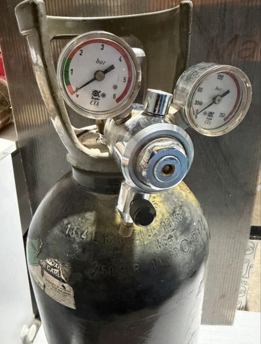Vand butelie CO2 pentru acvaristica