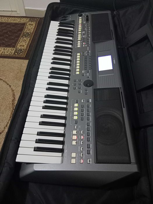 Yamaha psr s670 organ