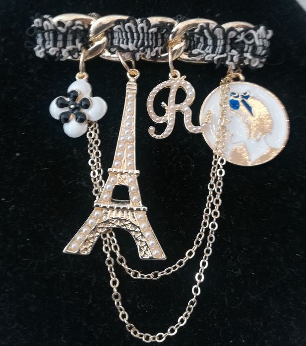 Уникално стилни брошки