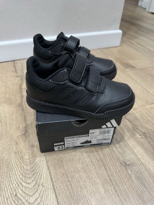 Продам детские новые кроссовки Adidas