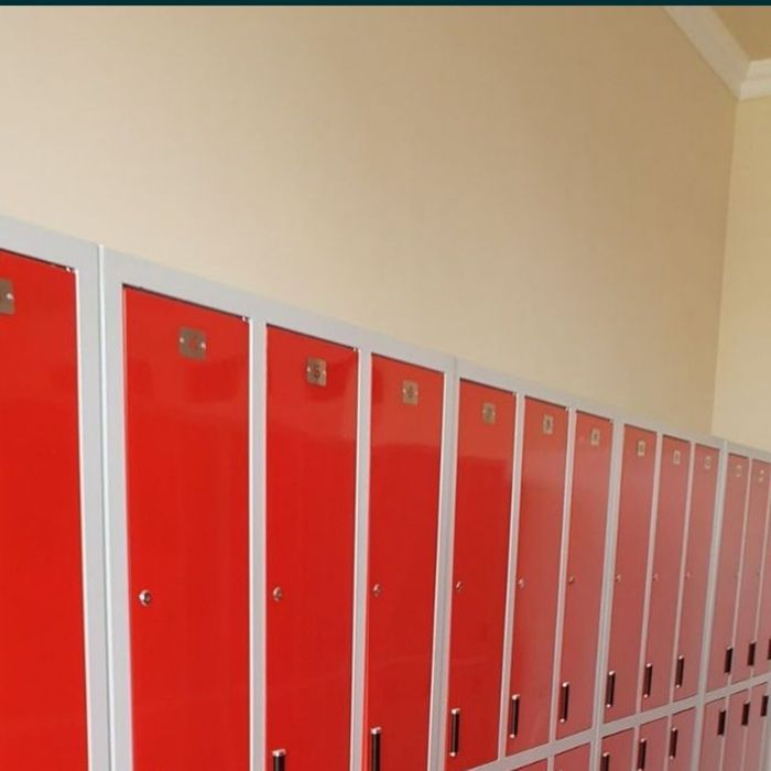 Металлические шкаф