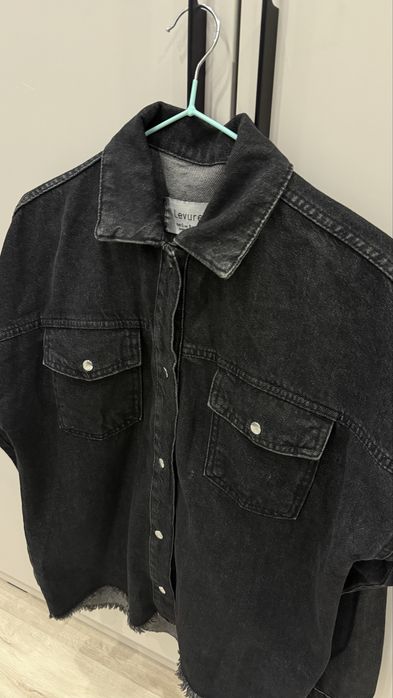 Джинсовка в черном цвете