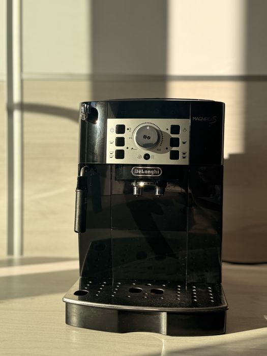 Espressor DeLonghi Magnifica S, stare foarte bună, funcționare impecabilă