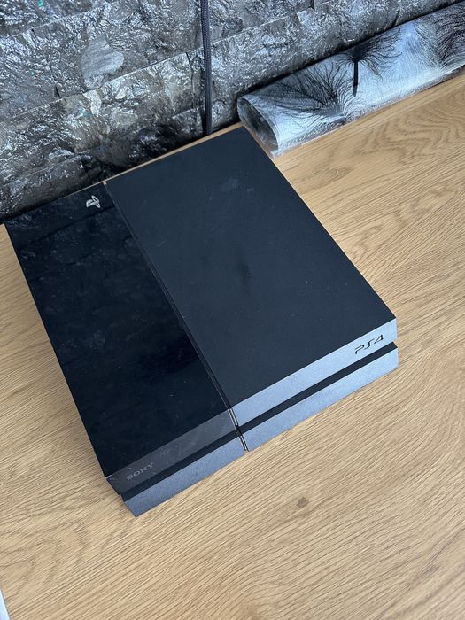 Vand ps 4 in stare buna de functionare