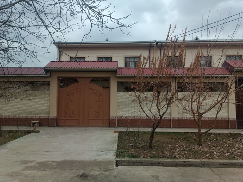 Уй сотилади, Зангиота туманида, Ёш ленинчида