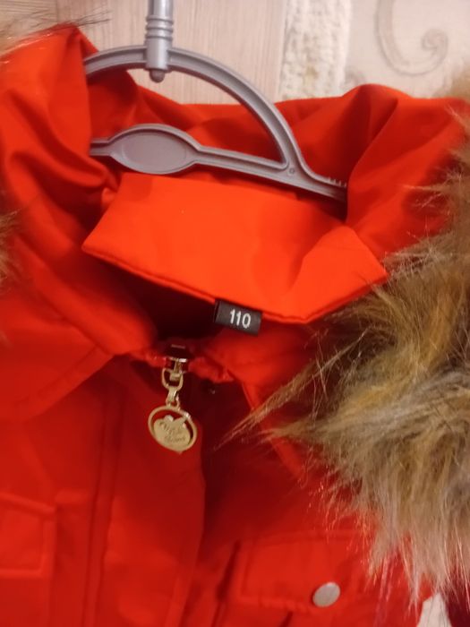 Прадаю новый Куртку для девочки