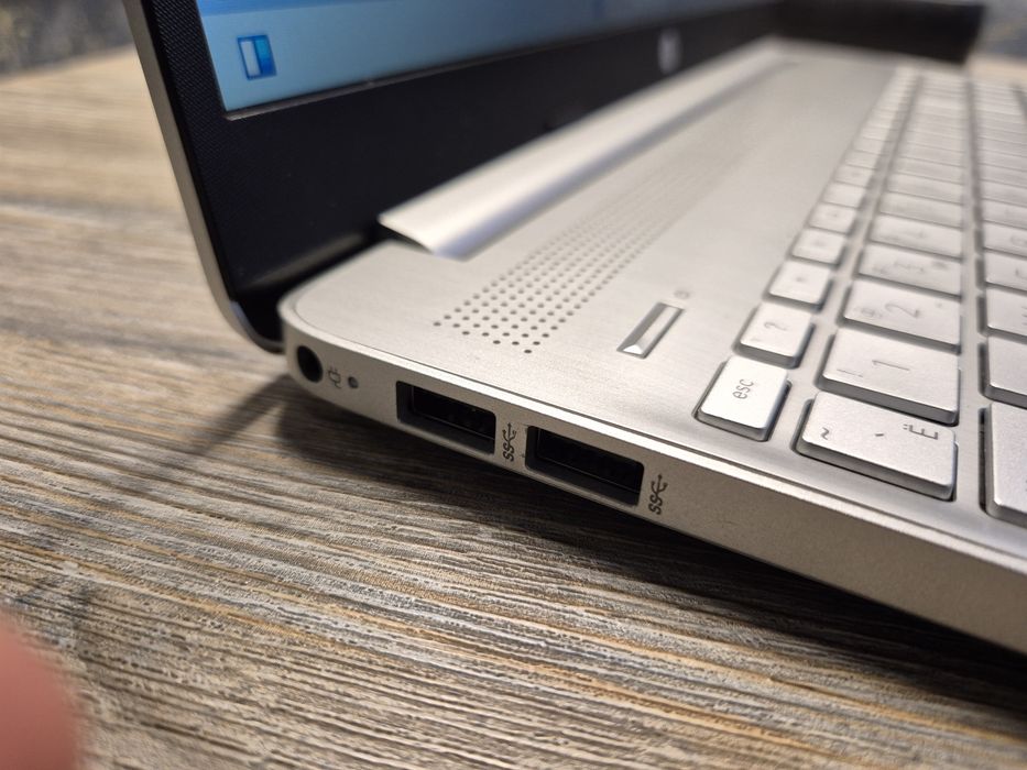 Ноутюук HP мощный для работы