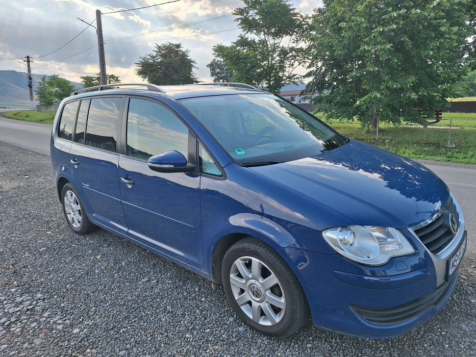 VOLKSWAGEN Touran 2010 — imagine 3