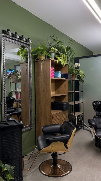 Под наем: фризьорско място