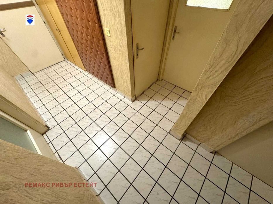 Дава се под наем Тристаен апартамент в Русе, Централен южен район - 86 кв.м за 306 € - Снимка #5