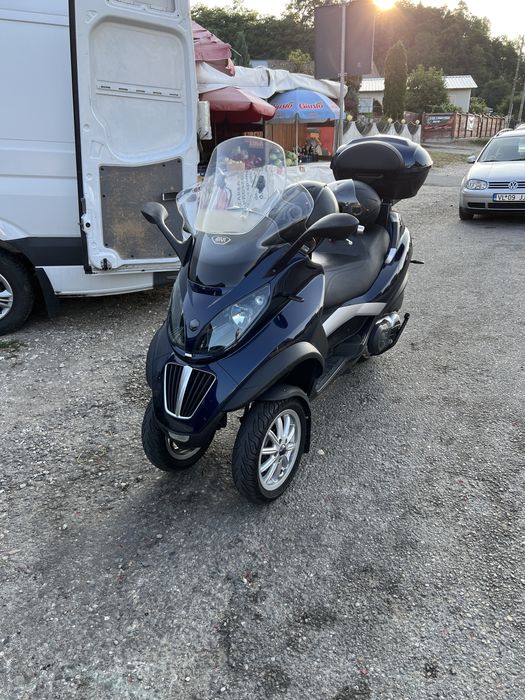 Piaggio mp3 400 LT se conduce cu b